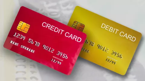 Razlike između debitne i kreditne kartice - sve što treba da znate!